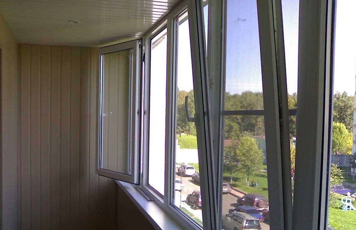 Окна недорого балкон. Остекление балконов. Пластиковая рама на балкон. Пластиковые окна на лоджию 6 метров. Пластиковый балкон.